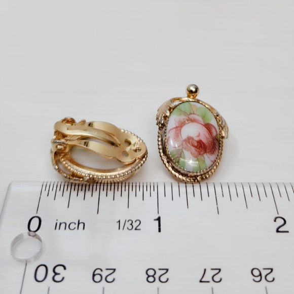 Vintage Whiting & Davis Floral Painted Porcelain Cameo Clip on Earrings - Picture 10 of 14